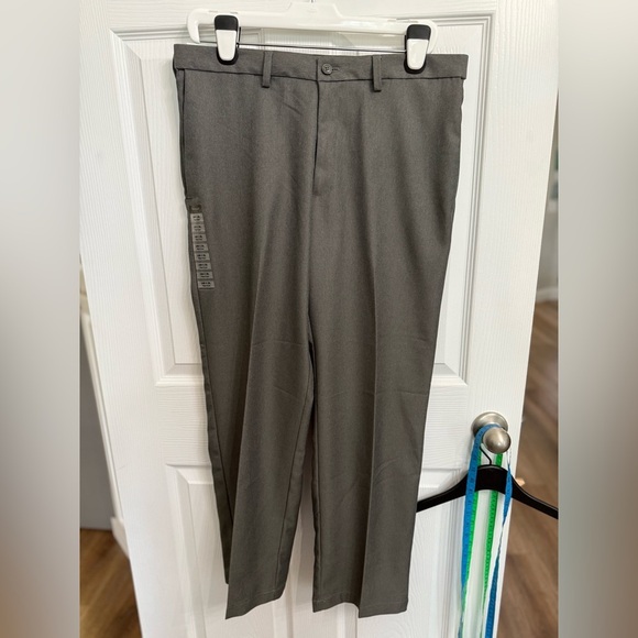 Haggar Cool 18 Pro Gabardine Straight Leg Dress Pants Men 34x29 Grey Gray NWT - Picture 1 of 6